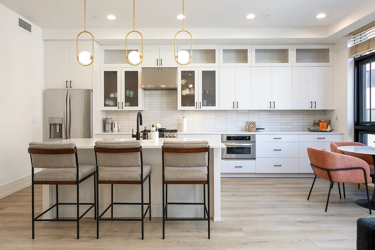 Building Photo - 1077 Canyon Blvd #207