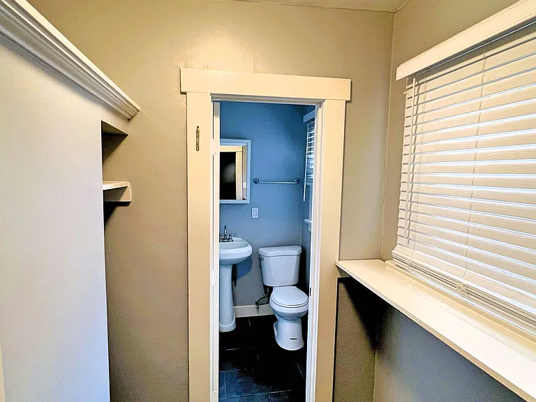 1137 Hoffman Ave #10 — Photo 5
