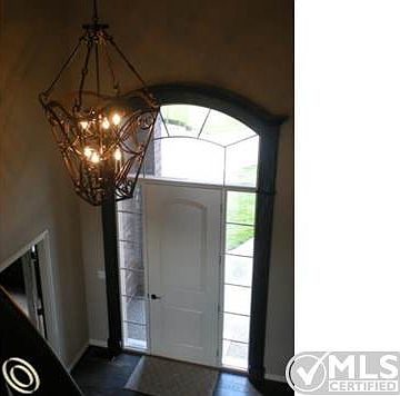 2-STORY FOYER