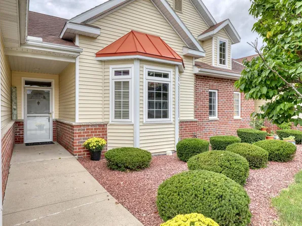 5271 South Acorn LANE, Greenfield, WI 53221