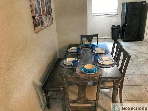 4th image of 219 Andrews APT 2