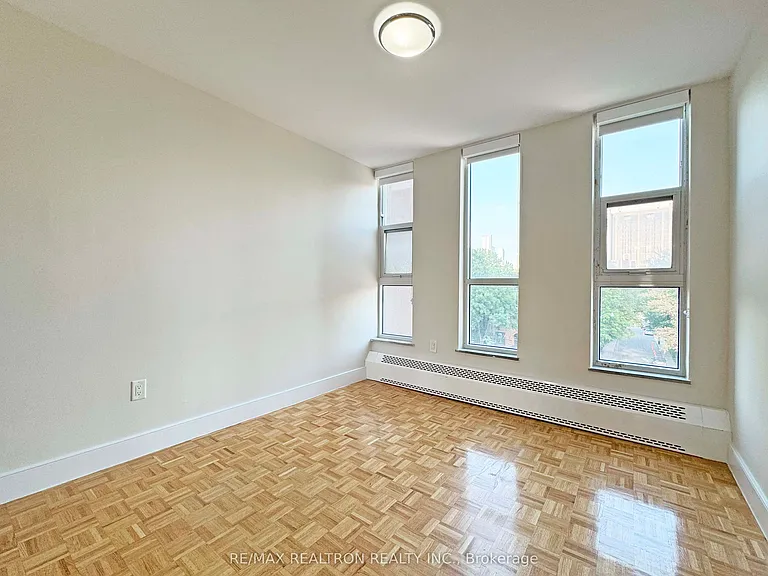 666 Spadina Ave #710 — Photo 7