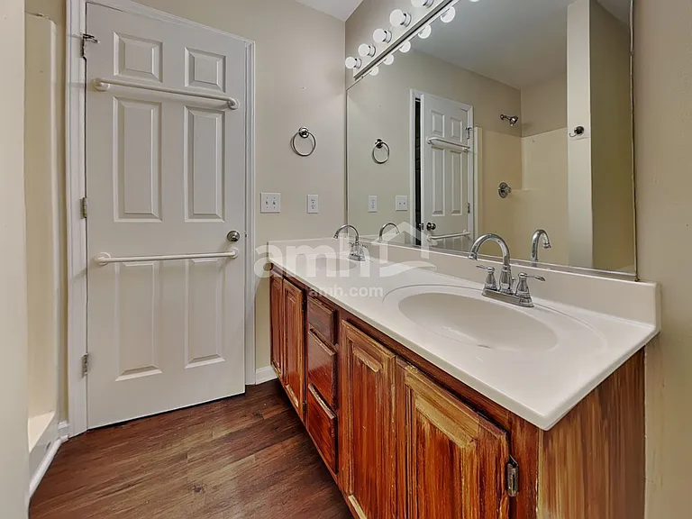 6112 Glenridge Ct — Photo 12
