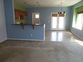 3rd image of 1214 E Country Crossing Way