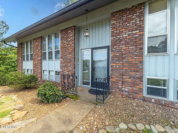 3rd image of 9000 Stately Cir