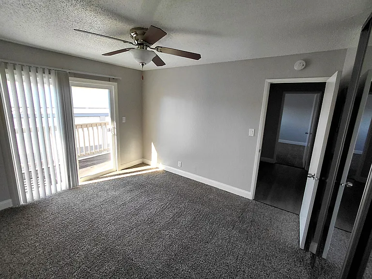 Villa Grove Apartments — Photo 25