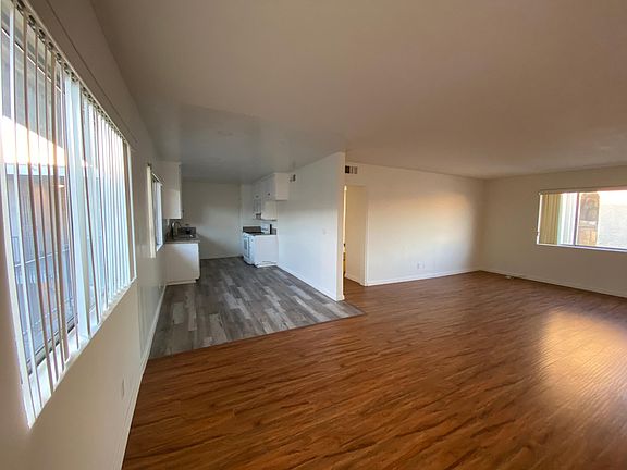 3rd image of 5231 Zelzah Ave APT 18