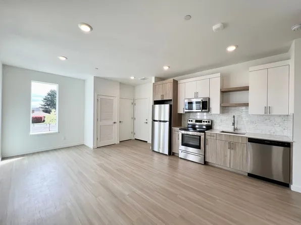 Greenwich Ave Apartments, 7110 N Greenwich Ave #11, Portland, OR 97217