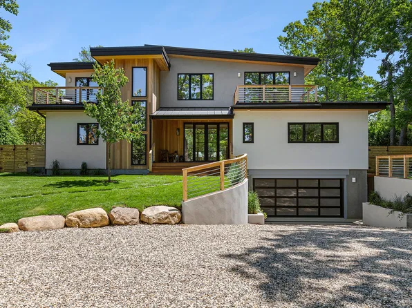 99 Runnymeade Dr, East Hampton, NY 11937