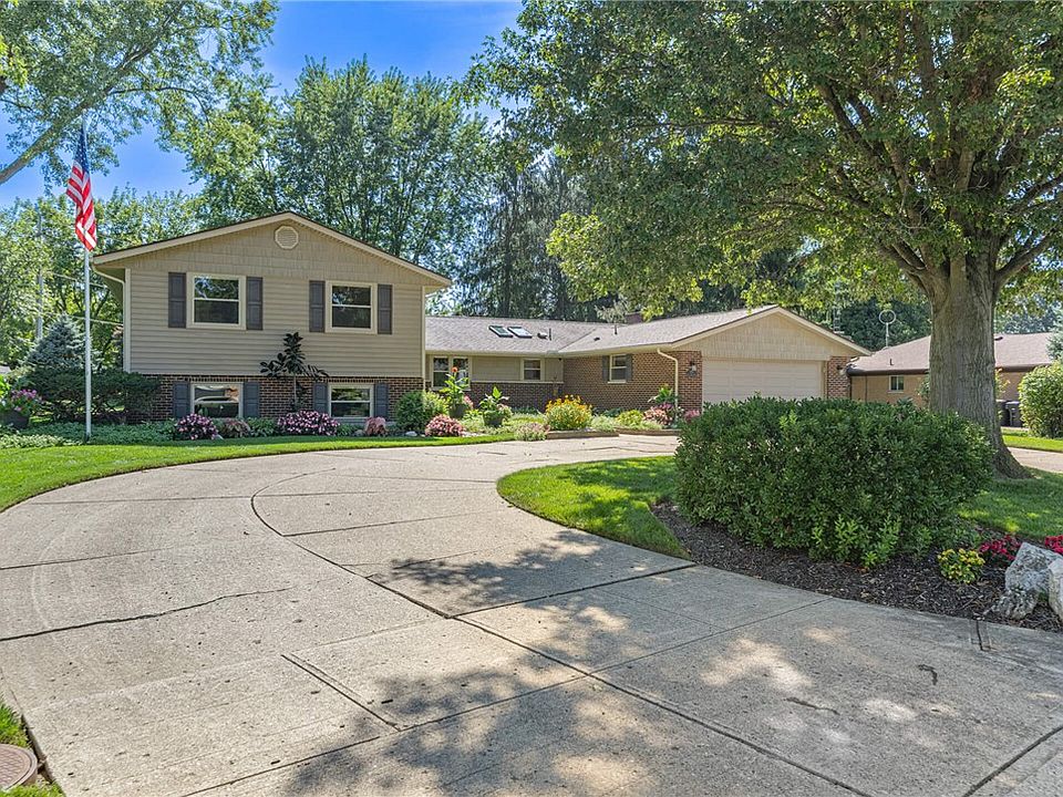 1st image of 974 Hyde Park Dr