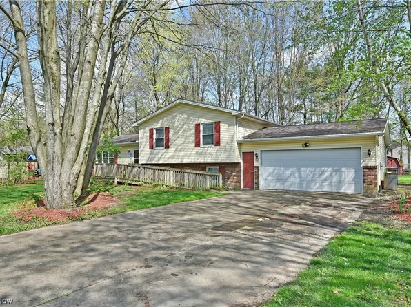 331 Old Oak Dr, Cortland, OH 44410