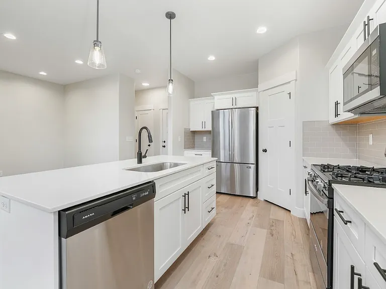 1743 W Terra Vista Ln — Photo 2