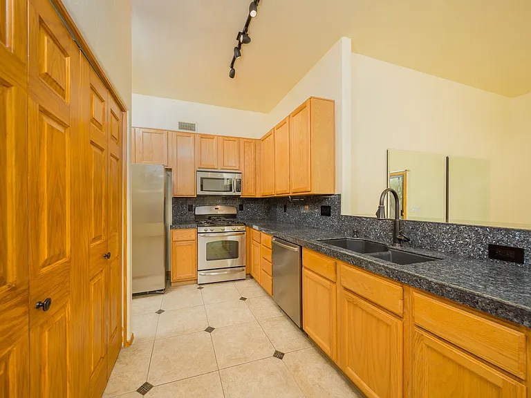 3073 W Placita Montessa — Photo 15