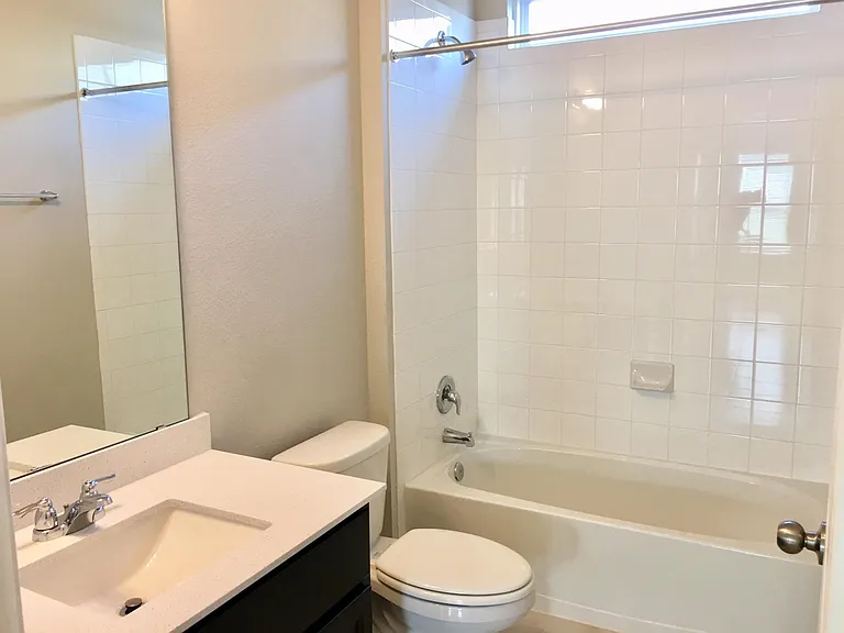7008 Loretta White Ln — Photo 11