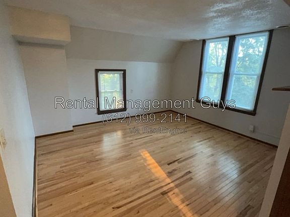 3rd image of 1938 Roblyn Ave APT 2