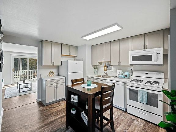 4th image of 43 Salix Court Rgshaw #82
