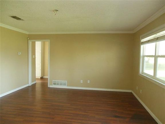 2nd image of 413 Lynnewood Ave
