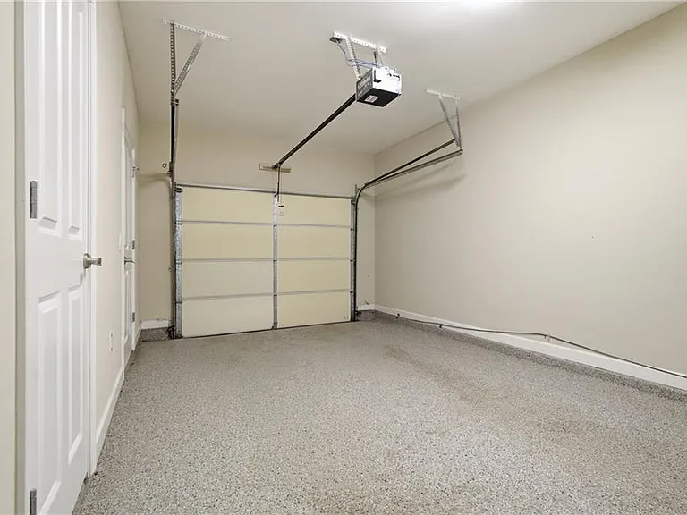 1231 Ashford Creek Park NE — Photo 35