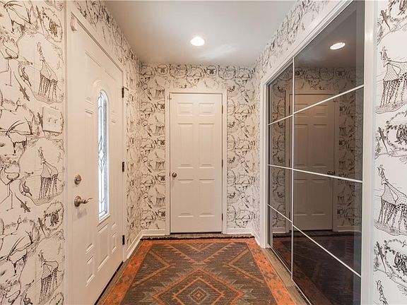 3rd image of 4811 Broadhill Dr