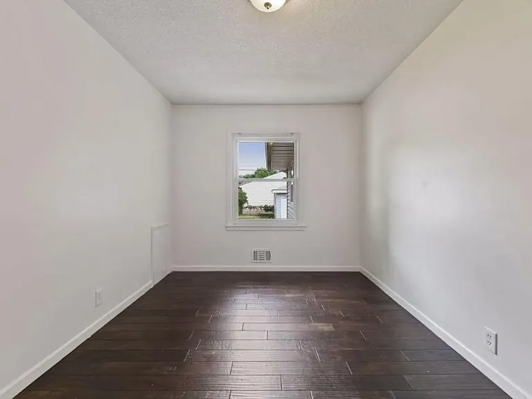 1815 Pennsylvania Ave S — Photo 17