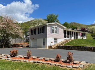 453 Rolling Acres Rd, Hiawassee, GA 30546