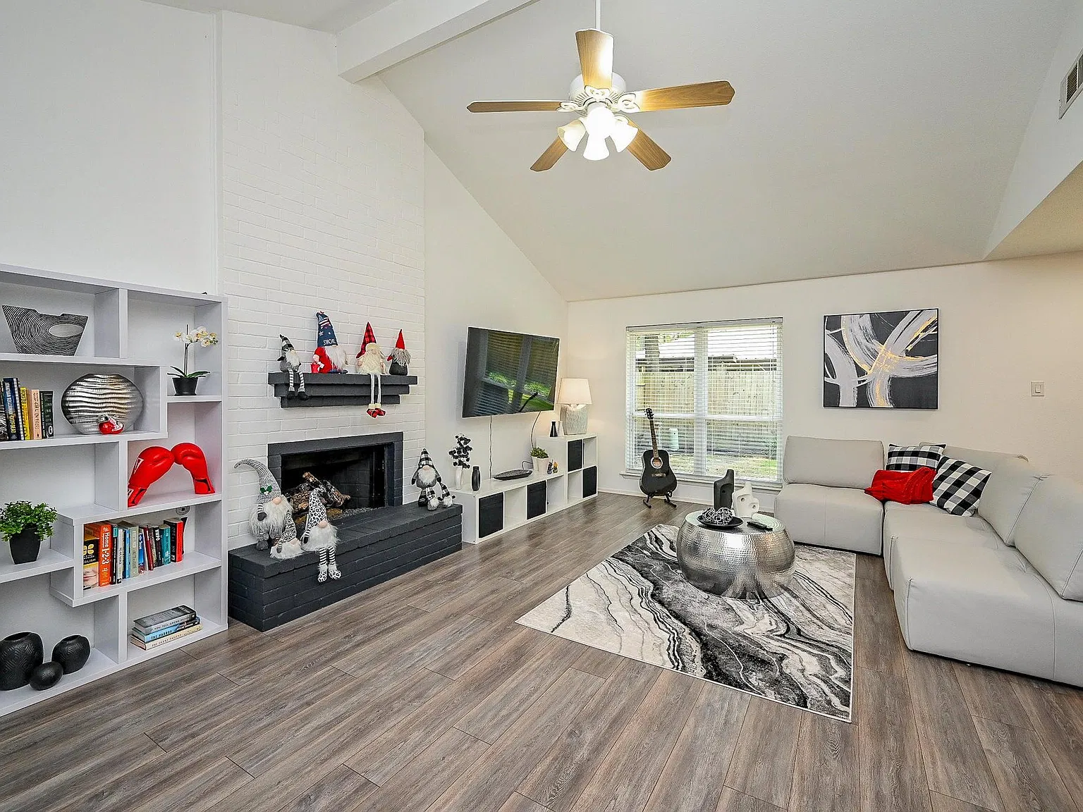 3 bed, 2.0 bath, 1536 sqft, $2,100 — Photo 4