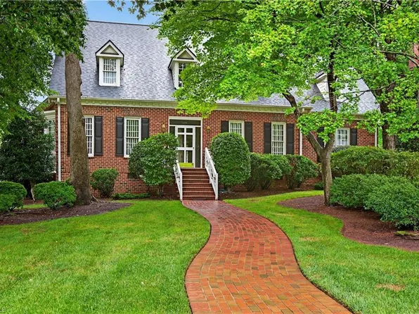 1 Starmount Farms Ct, Greensboro, NC 27408