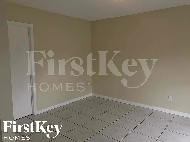 14202 SW 110th Ave — Photo 5