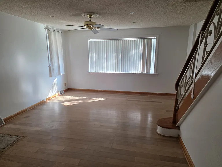 2123 Loney St — Photo 8