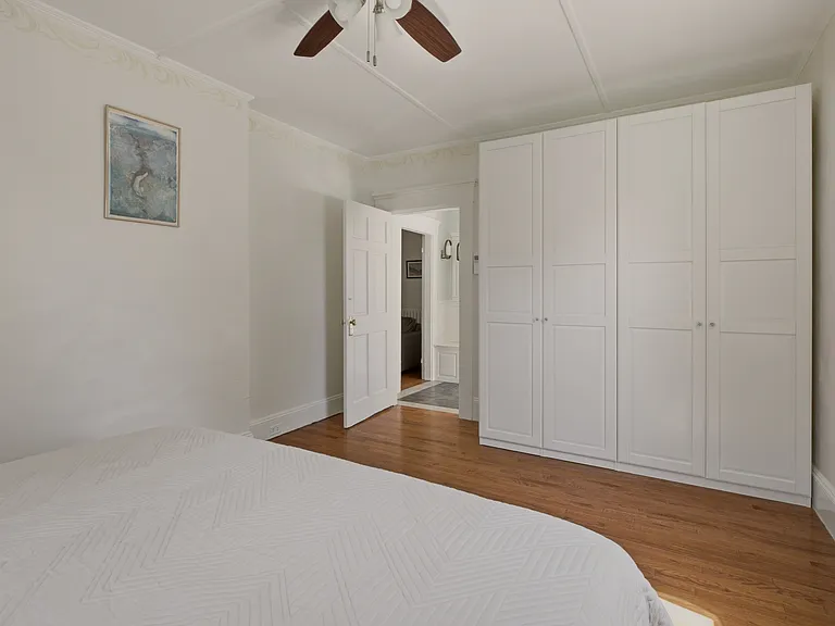 21 Clinton Ave — Photo 5