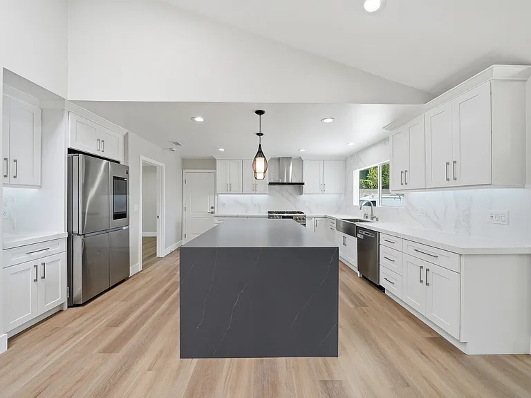 1814 N San Antonio Ave — Photo 6