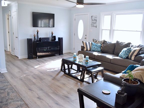 3rd image of 200 N New Ave