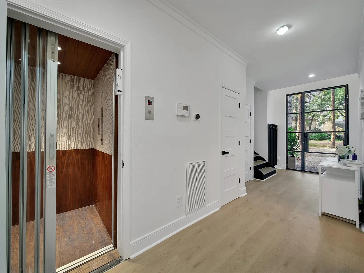 3 bed, 3.0 bath, 3607 sqft, $5,000 — Photo 4