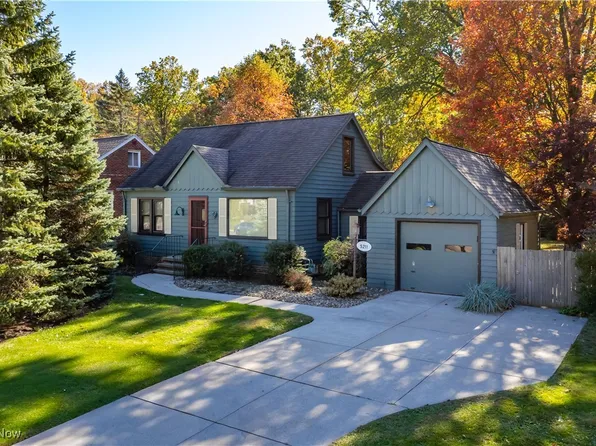 5211 W Ridgewood Dr, Parma, OH 44134