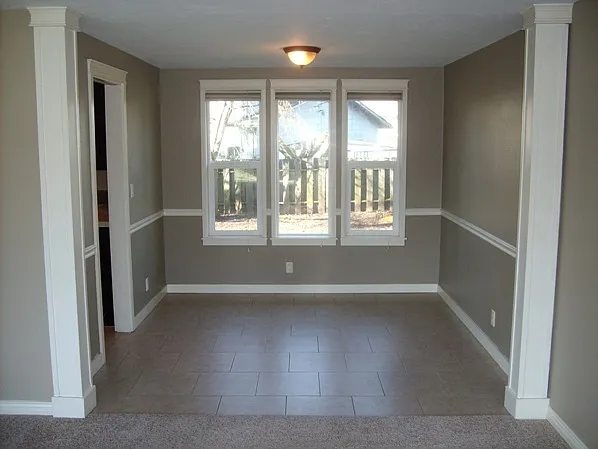 Large 3 bedroom, 2.5 bath, split level home in the Coburg Road area! — Photo 3