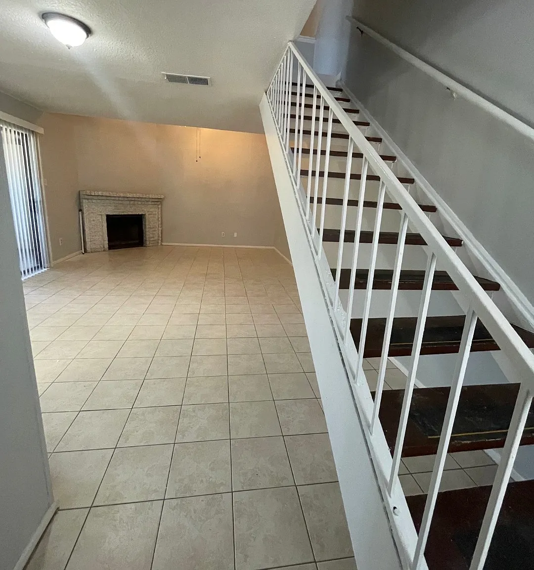 2 bed, 1.5 bath, 1200 sqft, $1,100 — Photo 1