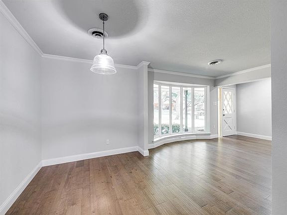 5th image of 3725 Glenmont Dr