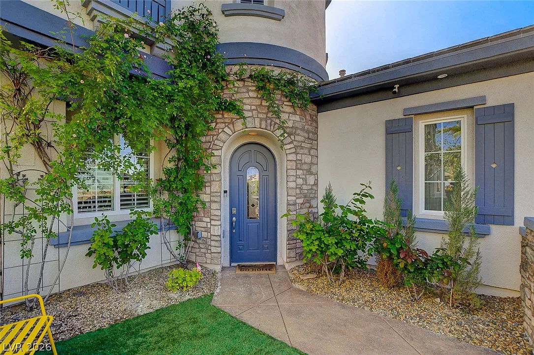 5 bed, 5.5 bath, 5037 sqft, $11,040 — Photo 4