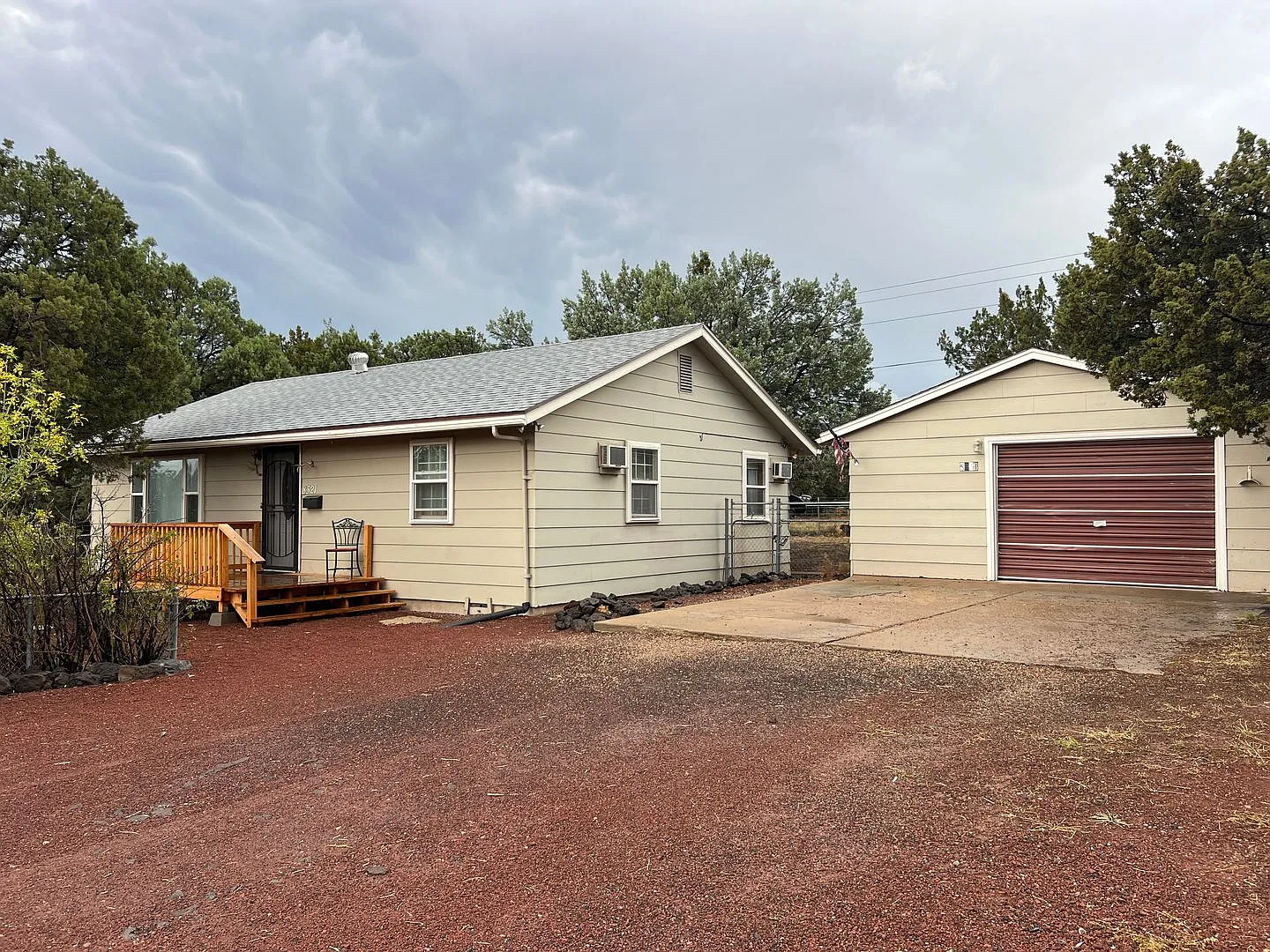 Charming 2-bed, 1-bath home for rent near Show Low, AZ with Private Lake privileges — Photo 1