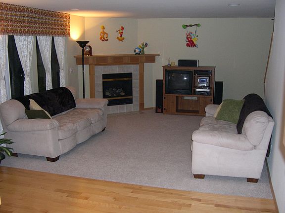 3rd image of 9904 223rd Pl NE