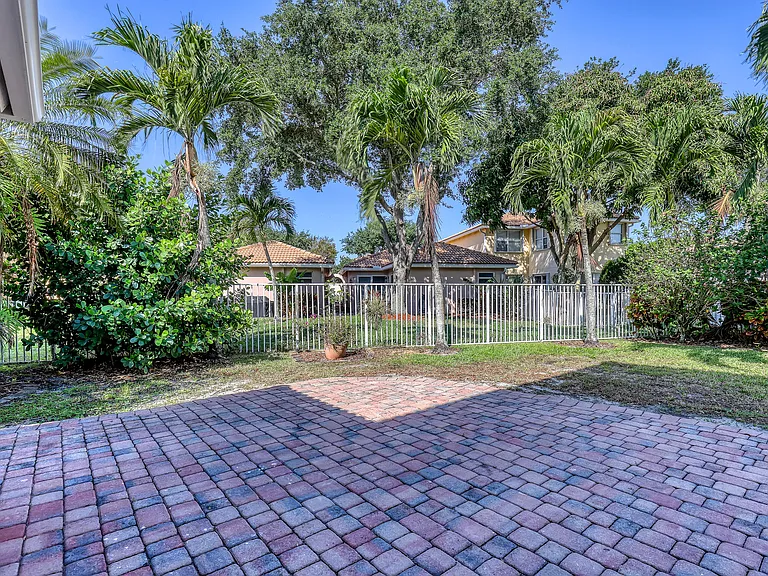3464 Commodore Ct — Photo 11