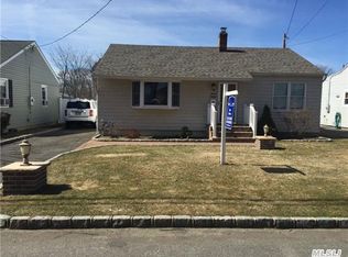 338 Jervis Ave, Copiague, NY 11726