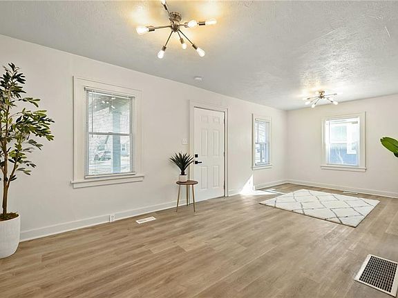 3rd image of 105 W 78th Ter