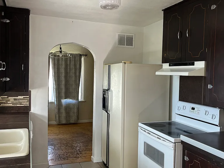 1405 Worden Ave — Photo 3
