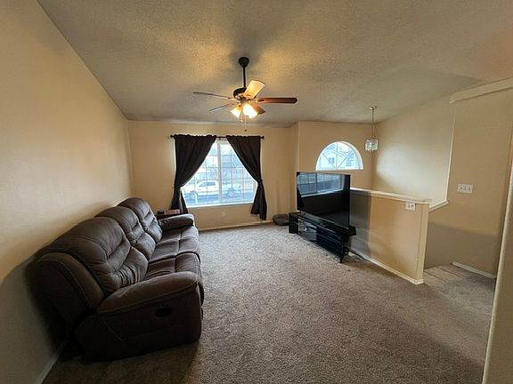 4th image of 618 E Autumn Ave