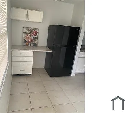 218 NW 9th Ave — Photo 3