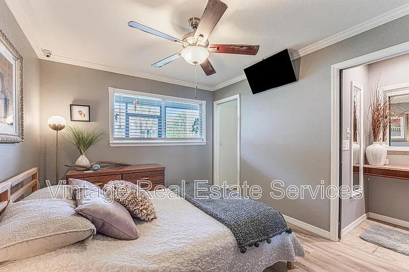 6332 Newtown Cir — Photo 4
