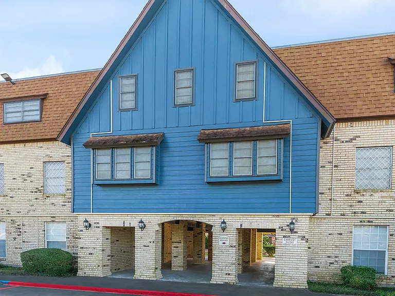 Camelot Apartments — Photo 2