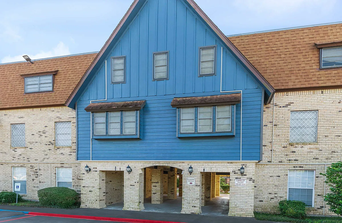 Building Photo - Camelot Apartments