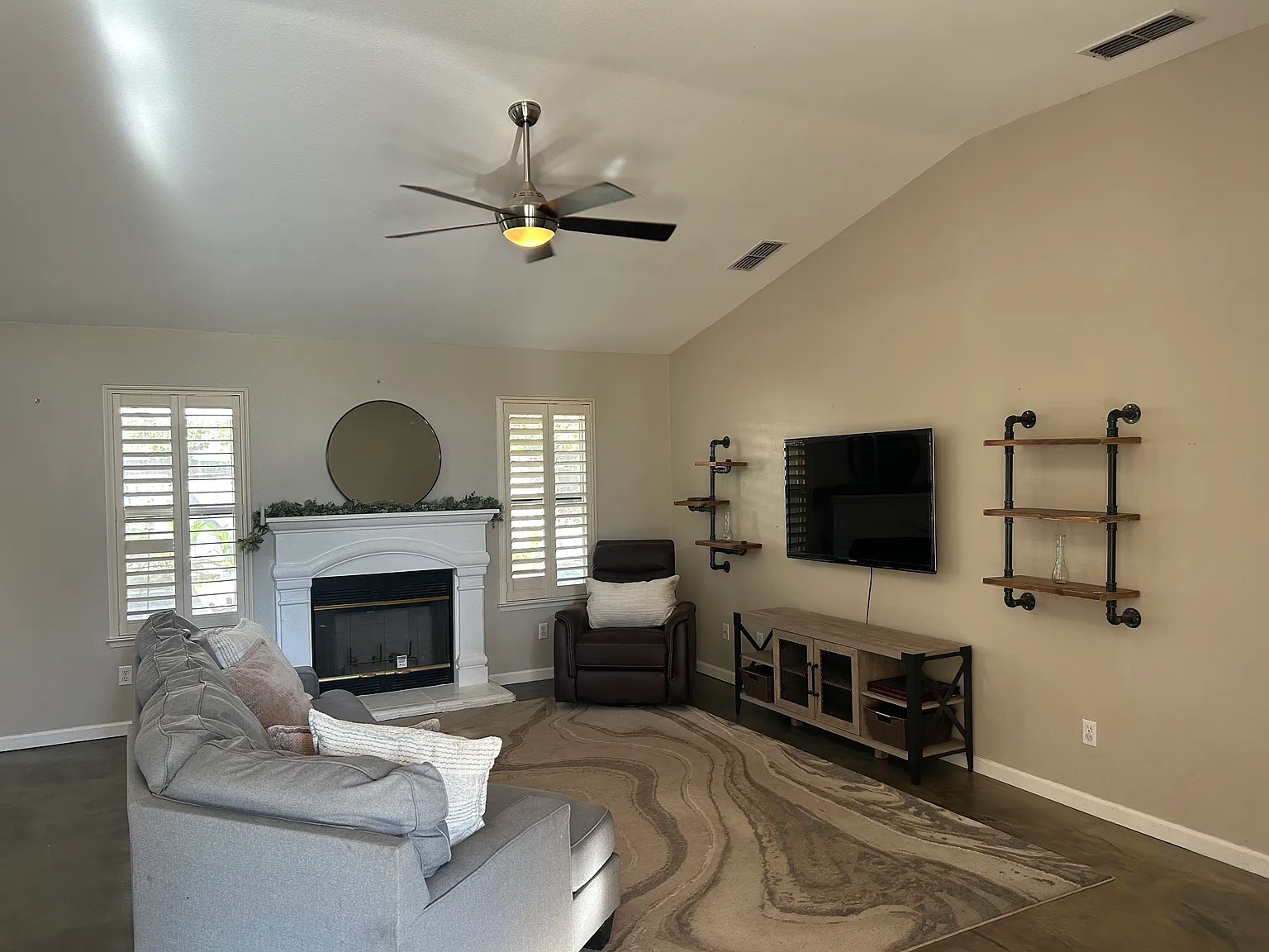 N Carica Ave, Fresno — Photo 2